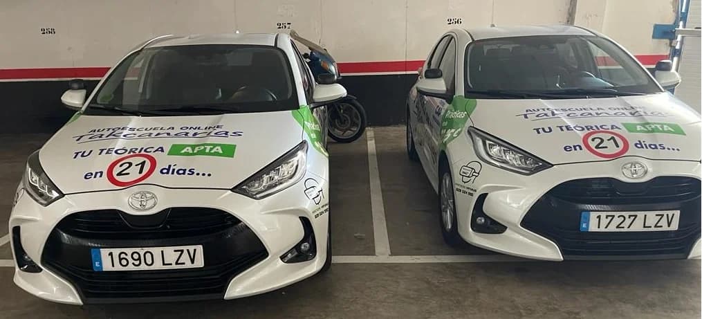 Vehículos Toyota Yaris de Autoescuela Takcanarias