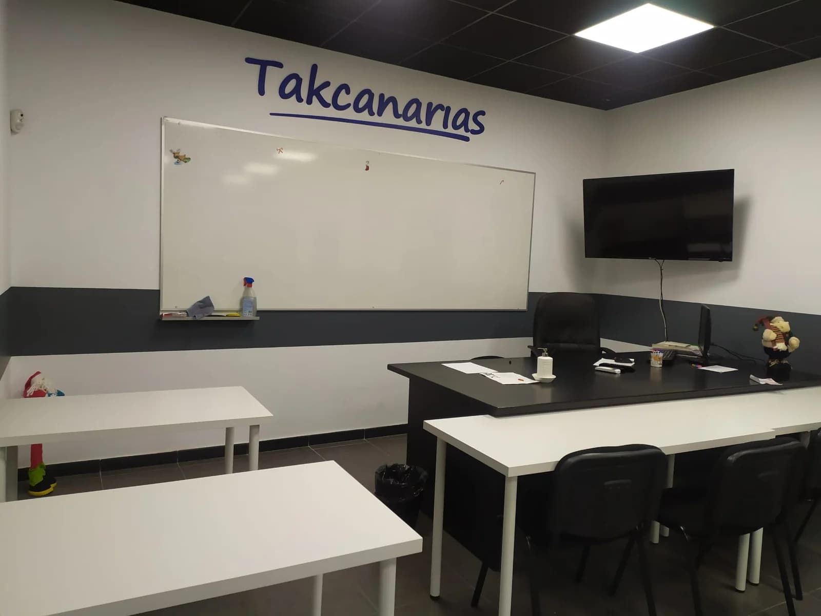 Pizarra y espacio de enseñanza en Takcanarias